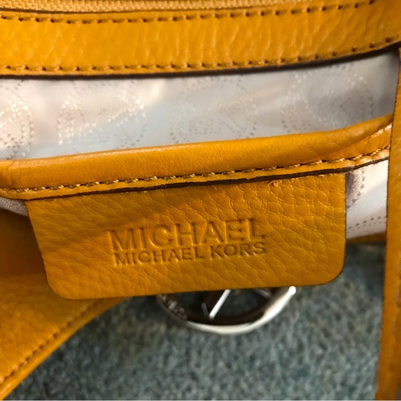 Micheal Kors Vintage Genuine Leather Shoulder Bag Mustard Yellow/Silver Hardware - Picture 8 of 14